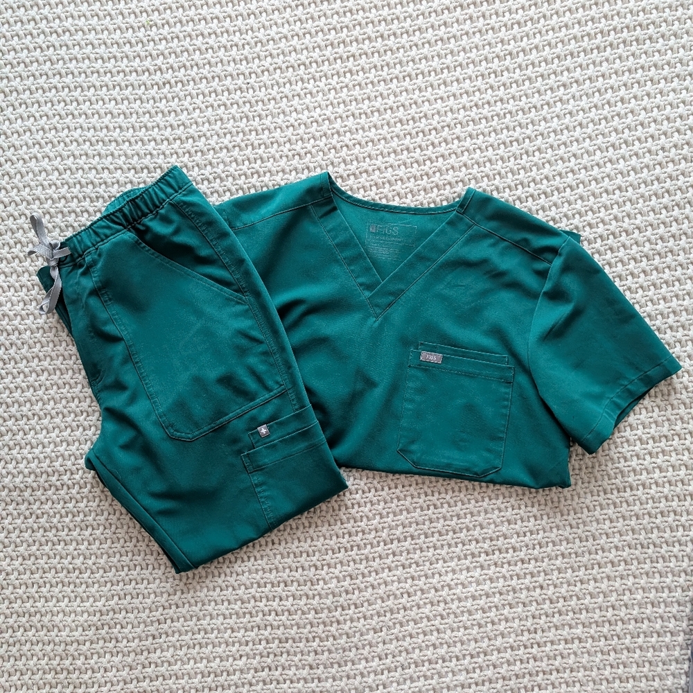 FIGS Men's Hunter Green Scrub Set